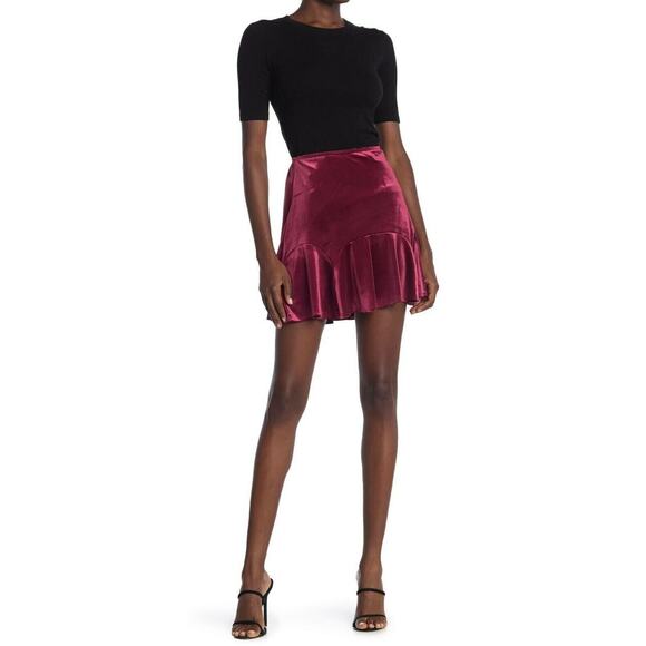 Row A Women's Velvet Elastic Waist Skater Hem Miniskirt in Burgundy Large - Picture 1 of 2